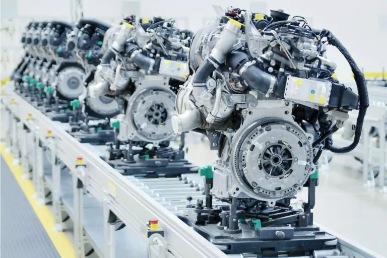 Machine Screws Used in automotive engine assembly
