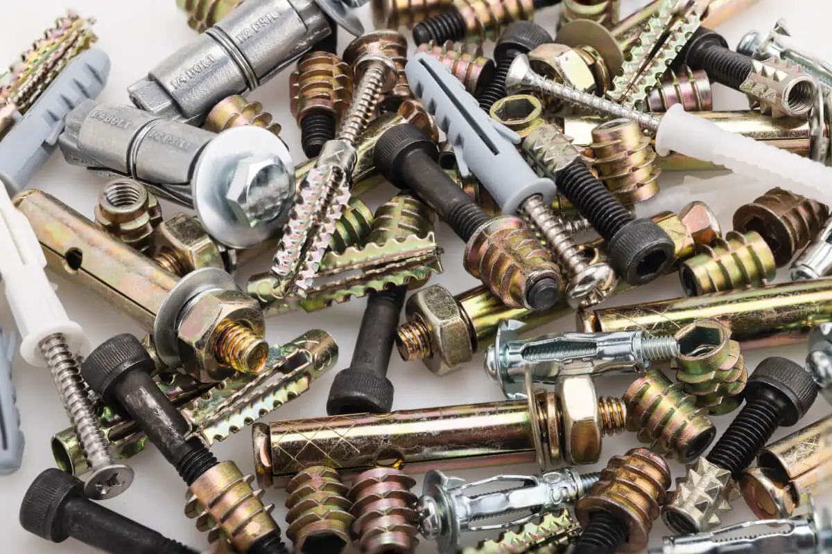 Factors to Consider When Choosing Surface Treatments for Construction Screws